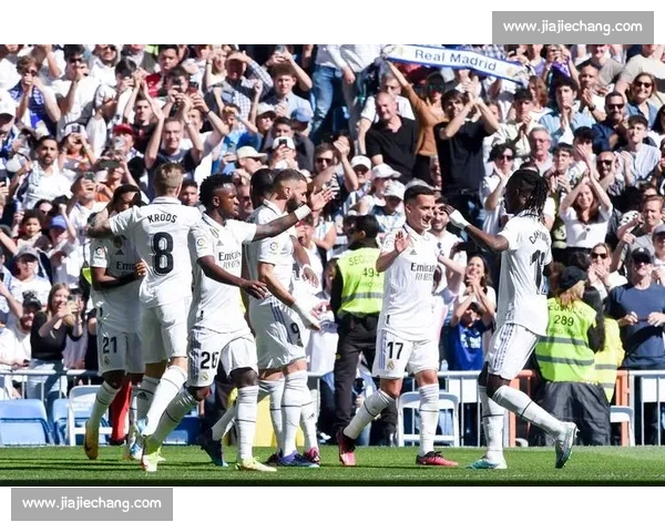 塞尔塔主场迎战皇马大战 梅西缺席引发球队阵容调整与战术博弈